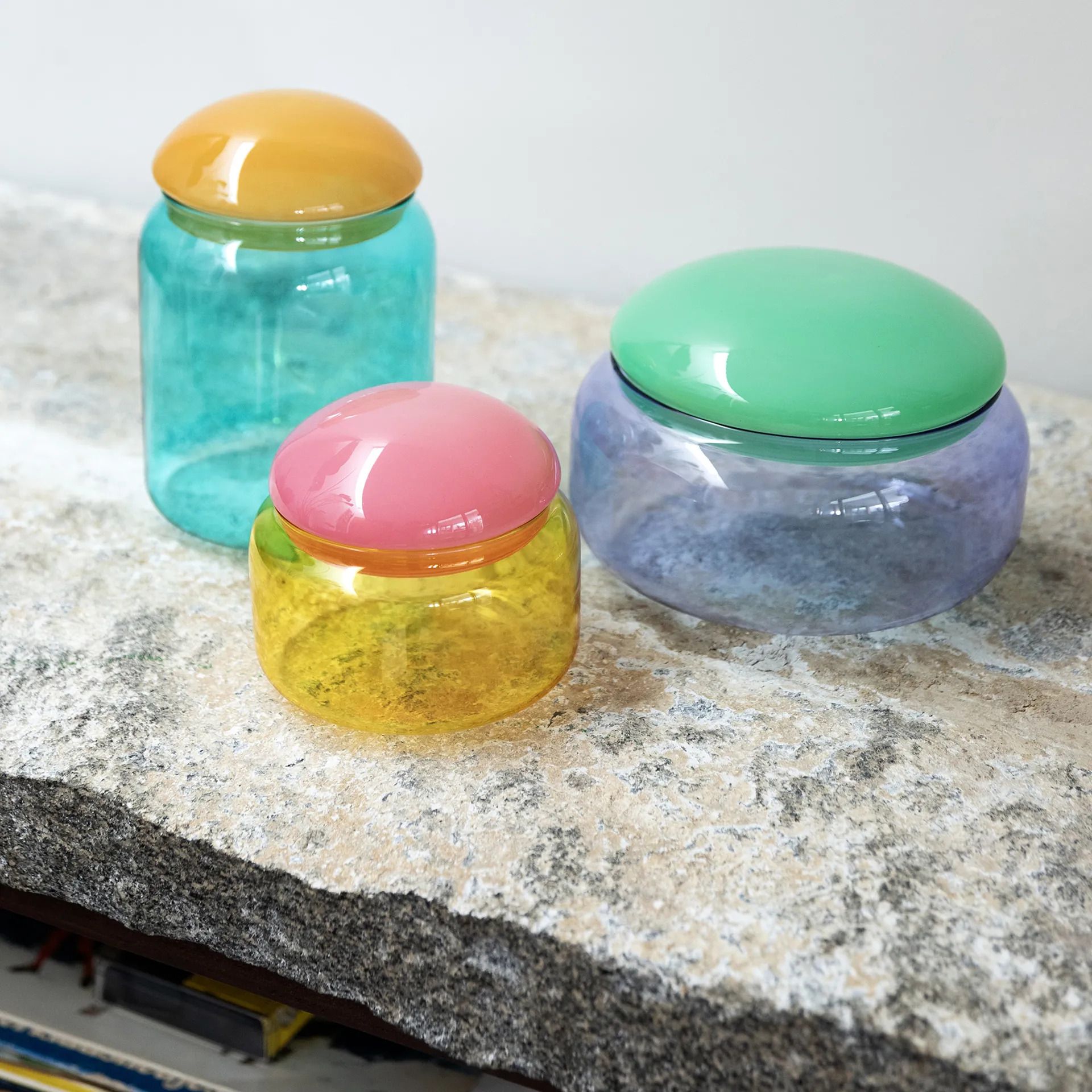 Burk med lock Puffy, Klevering - 2