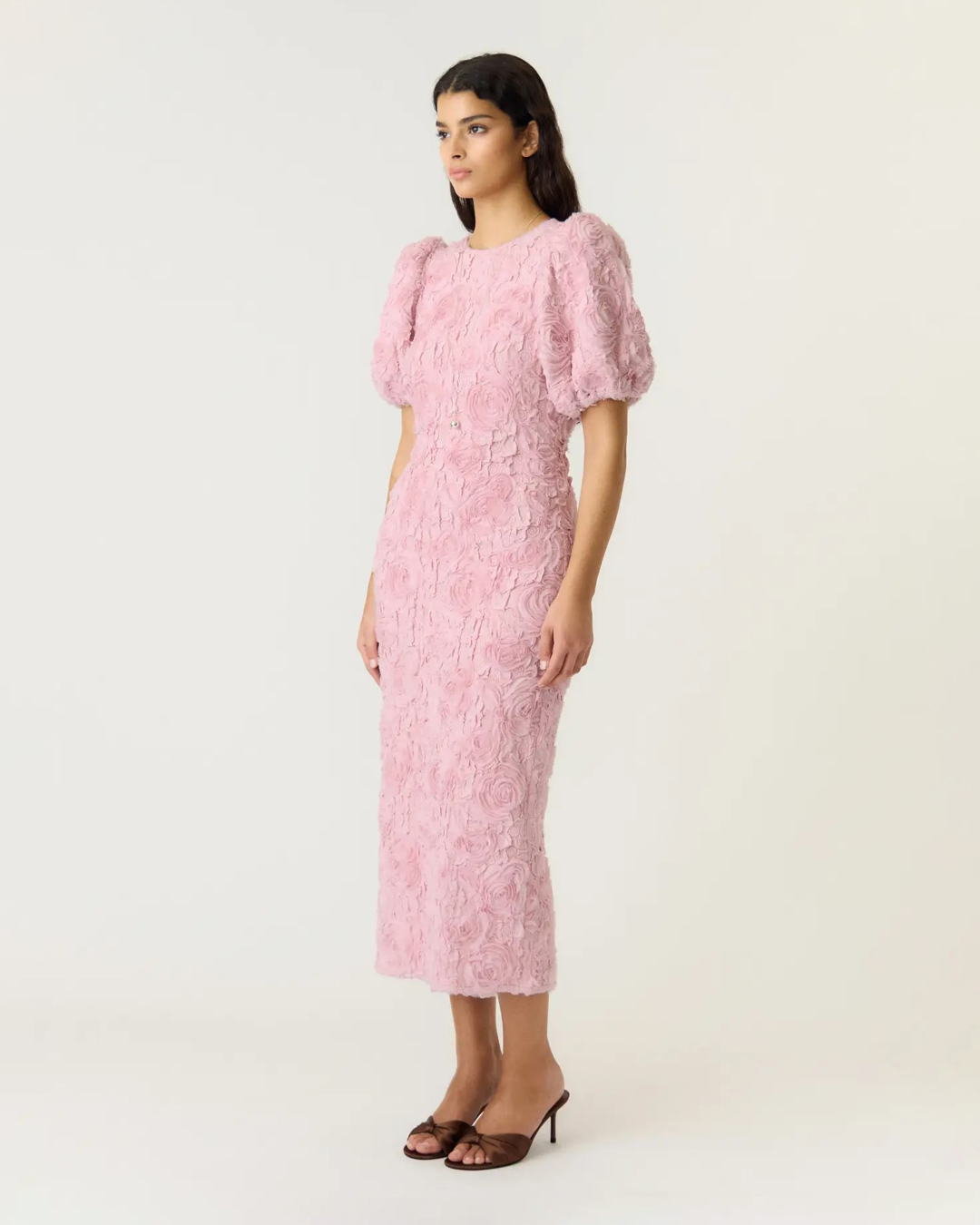 YAS x SYSTRARNA DELÉR Klänning Linnea puffärm ljusrosa spets - 3