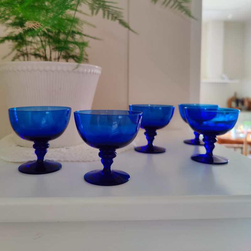 Blå likörglas