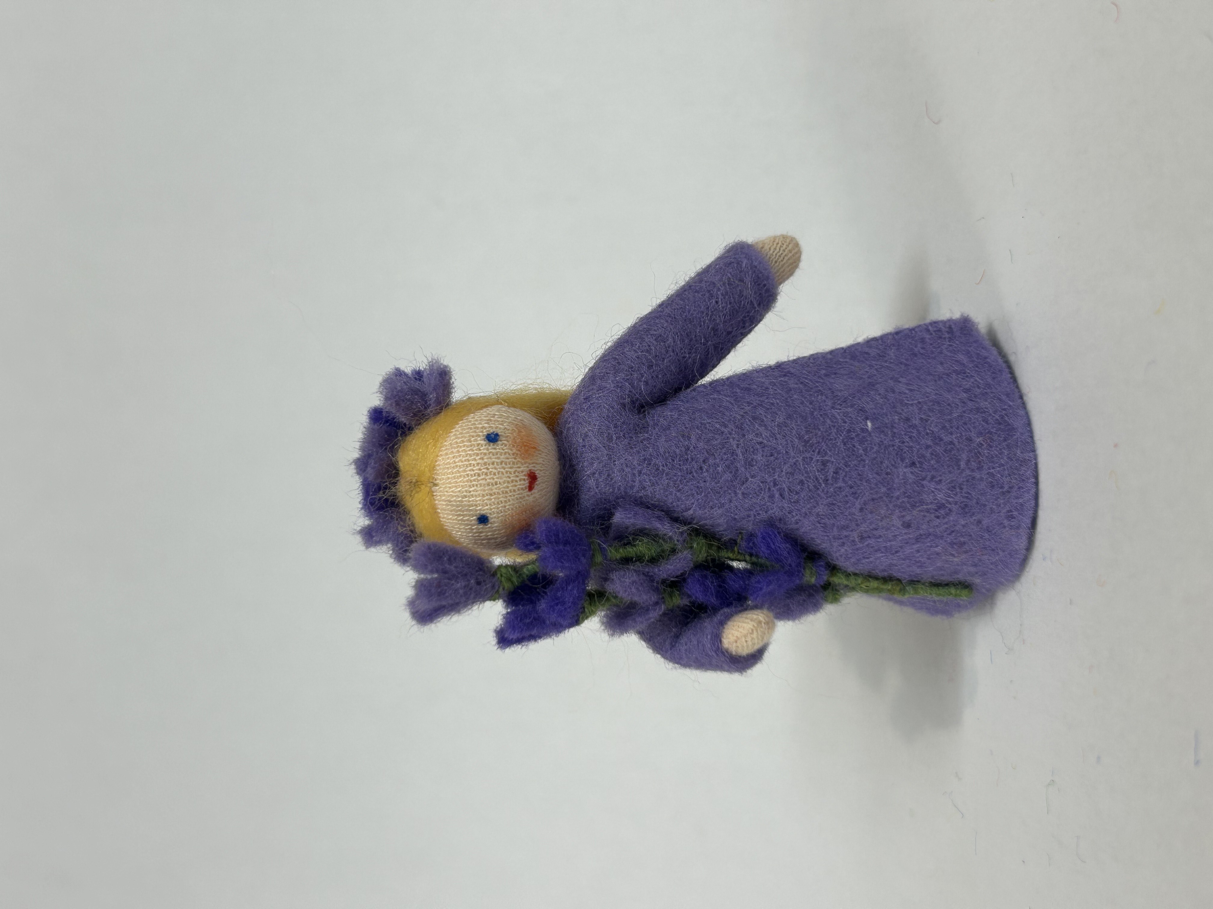 Blomsterfé Lavendel - Ett handgjort konstverk i ull