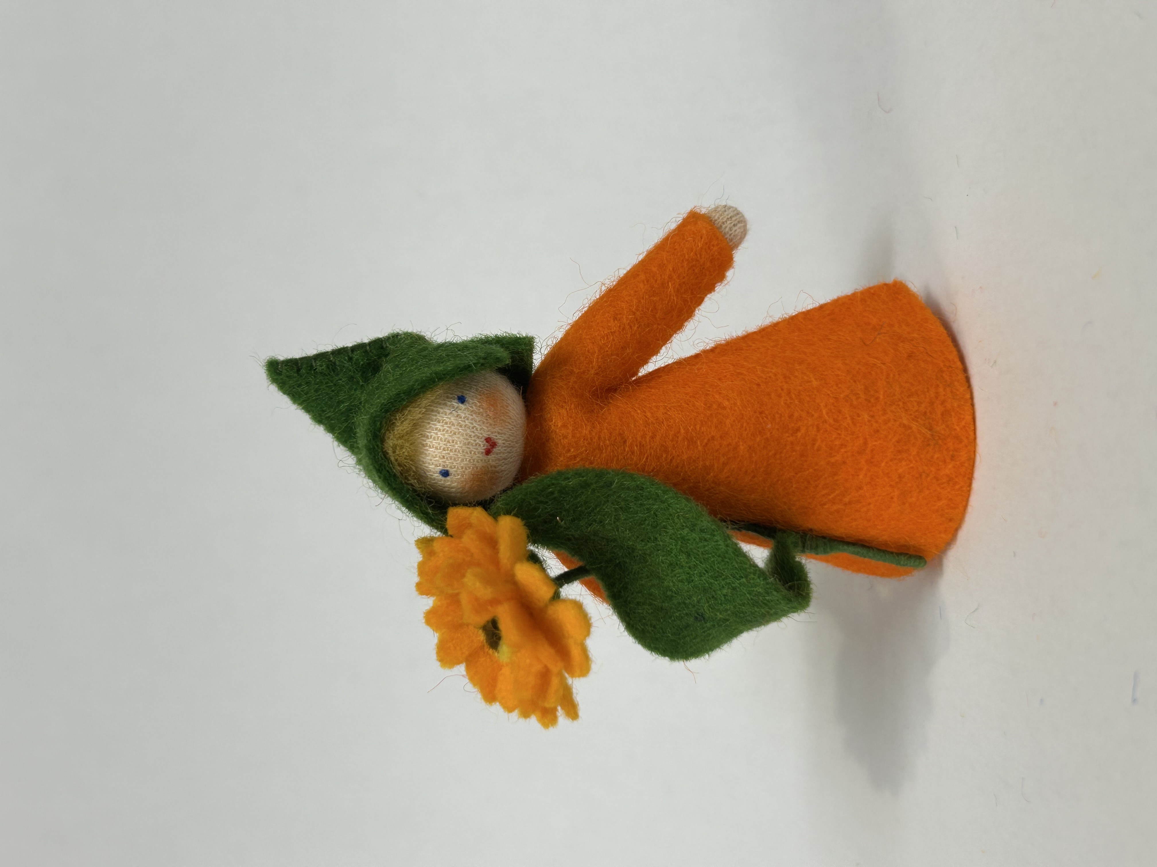 Blomsterfé Ringblomma - Ett handgjort konstverk i ull