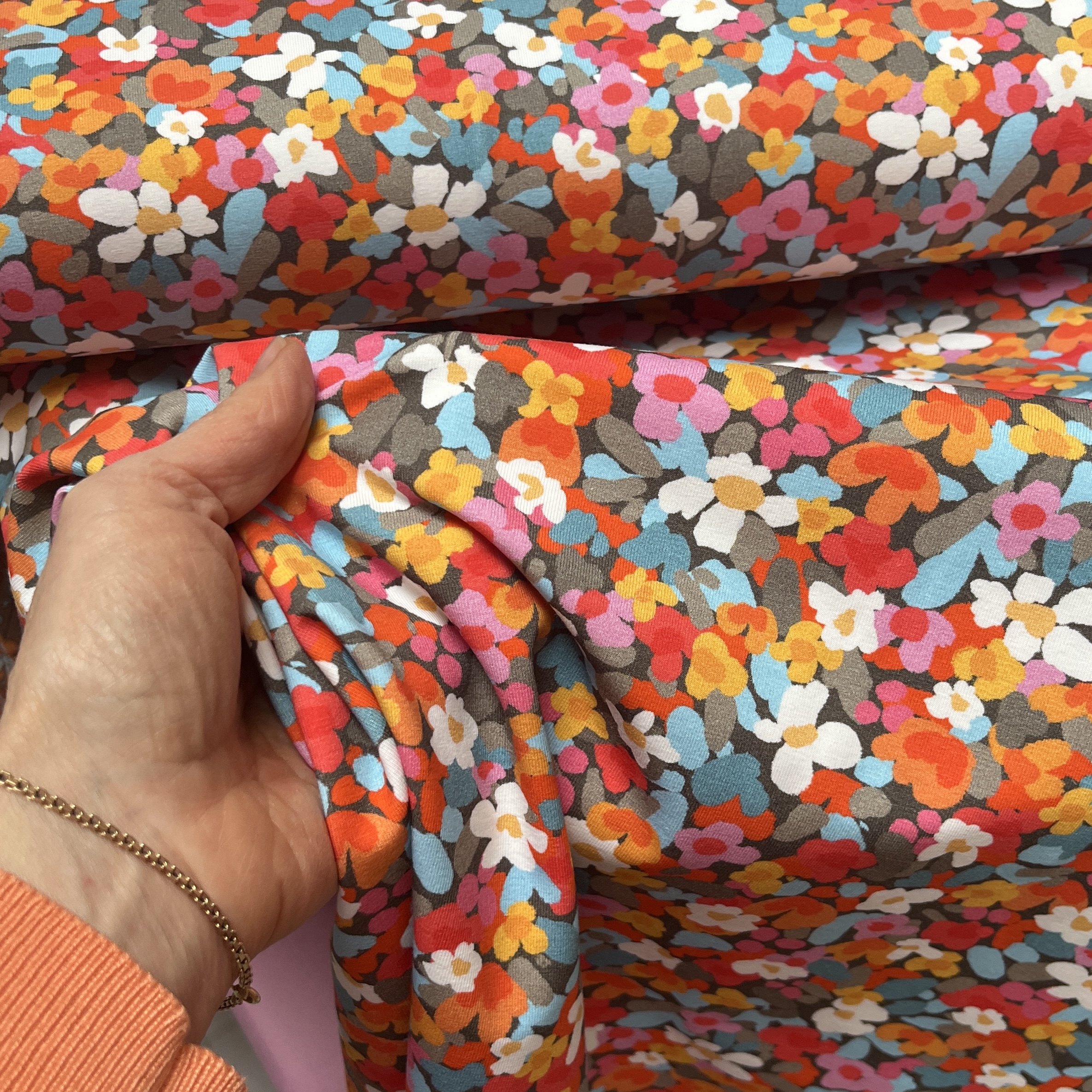 NYHET! Jerseytyg ekologisk bomull,   "Pretty confetti", metervara - 2