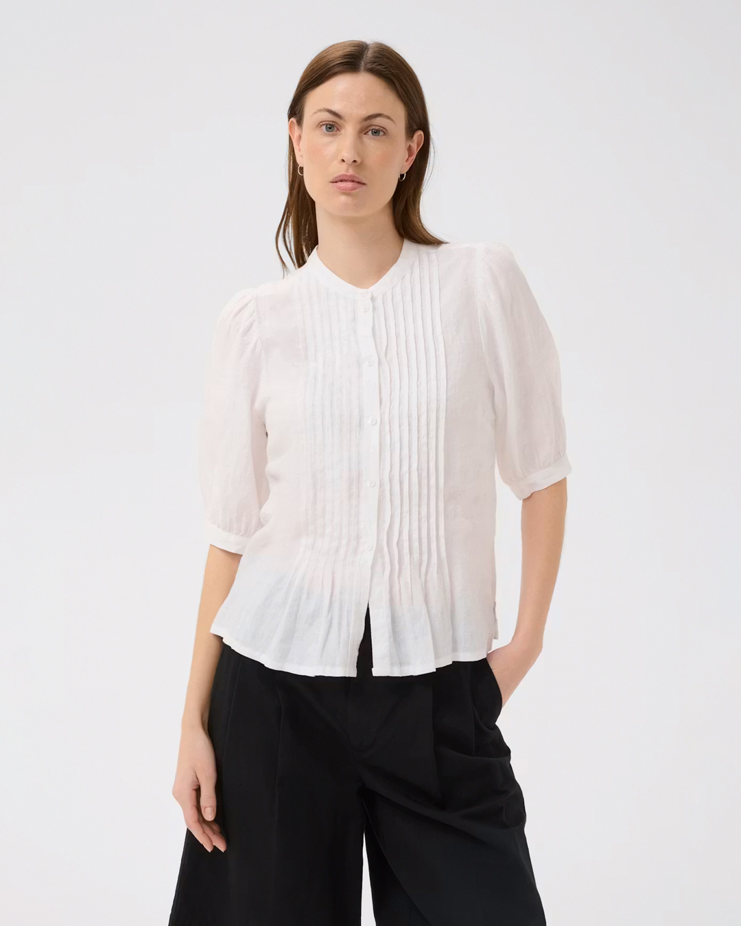 Linneblus Alesia rundringad vit