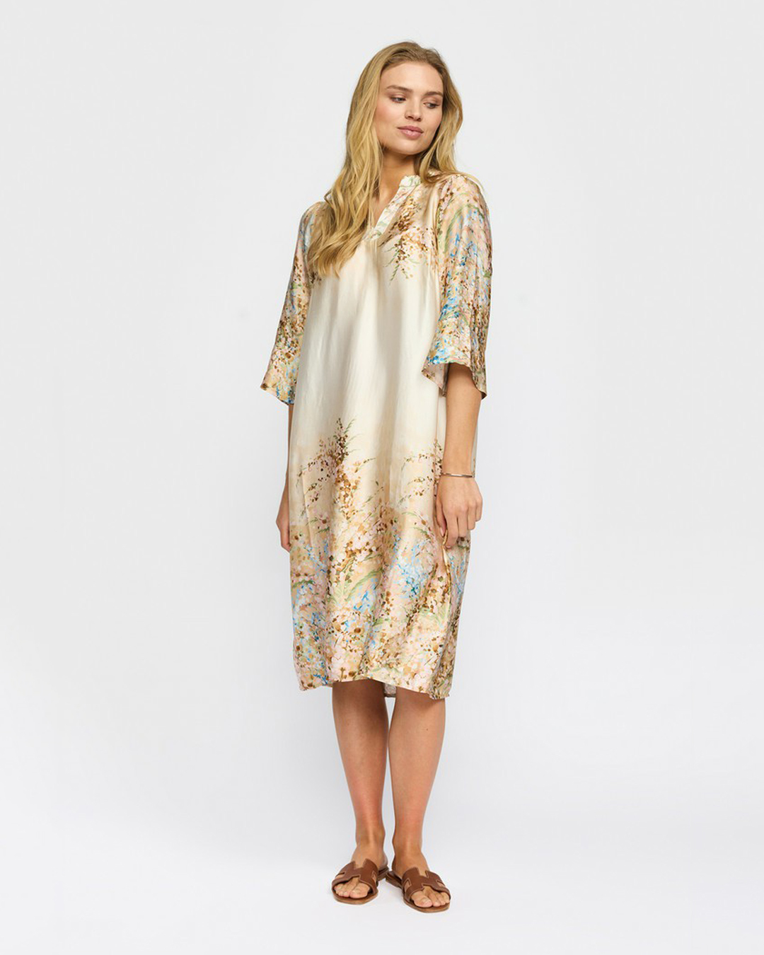 Klänning Hailey mönstrad beige/ljusblå/grön