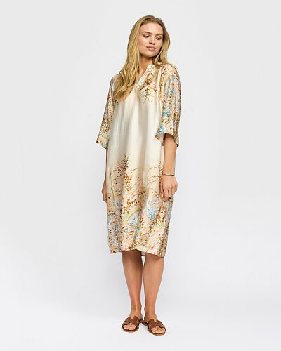 Klänning Hailey mönstrad beige/ljusblå/grön