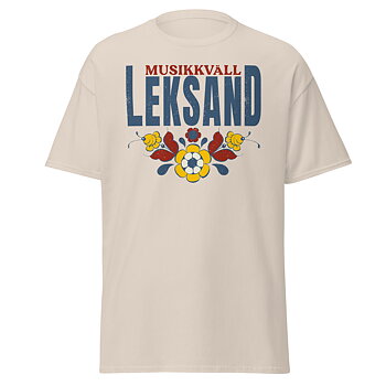 Mjuk sandfägad t-shirt i klassisk modell med Musikkväll Leksands logotyp. Finns i storlekarna S–3XL. Material: 100 % bomull.
