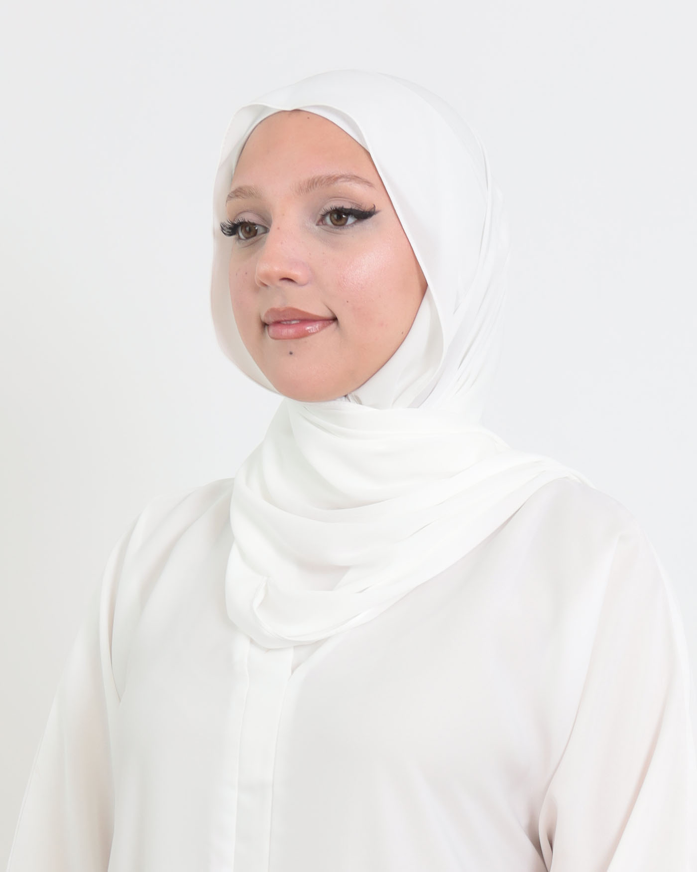 Hijab with cap and integrated magnet - Luxury Chiffon - White