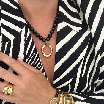 Halo black bead necklace