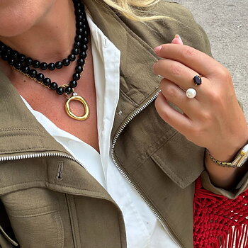 Pearl and brown stone ring gold