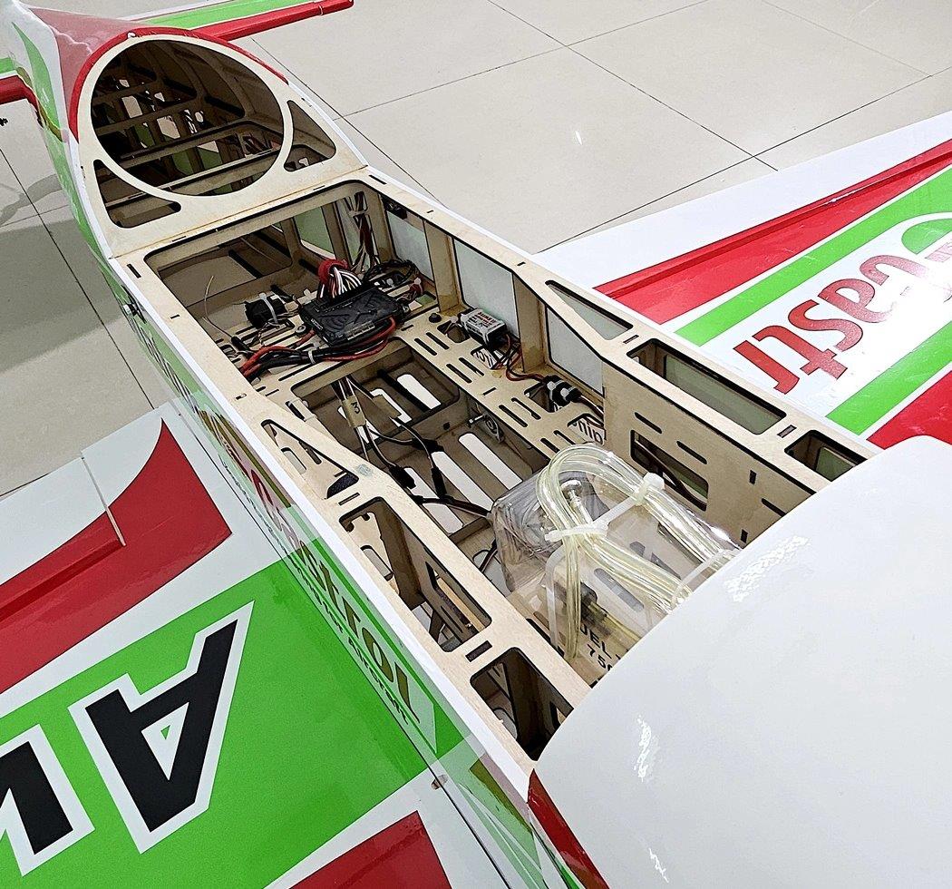 Seagull Cap 232 Aerobatic Castrol 3D 1/3 ARF 247cm (2 Kartonger) - 4
