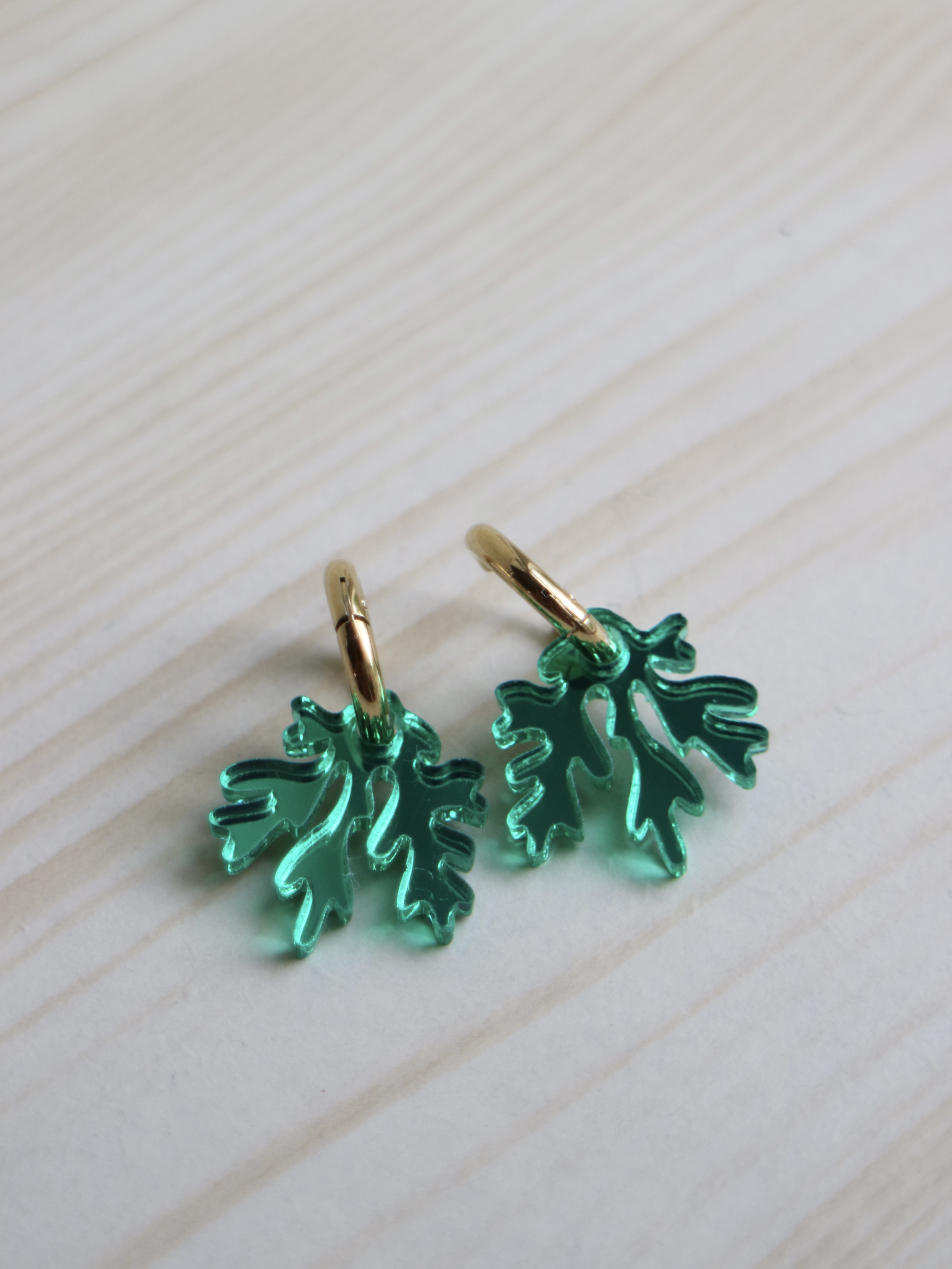Seaweed mirror green small pendants