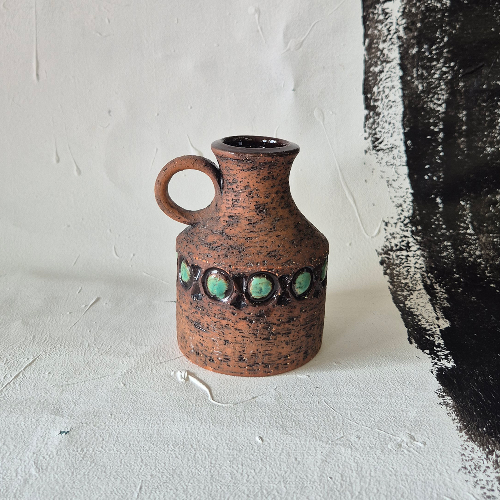 vintage VAS med hänkel, grov brun lera och grön glasyr, Bromma keramik, h  11,5 cm 