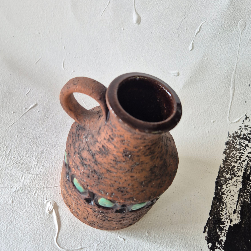 vintage VAS med hänkel, grov brun lera och grön glasyr, Bromma keramik, h  11,5 cm  - 2