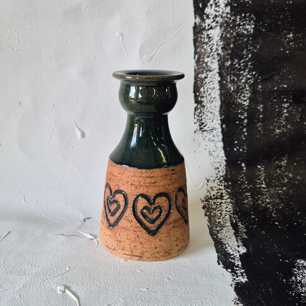 vintage VAS,  terracottafärgad grov lera och grön glasyr, Laholm keramik, h 15,8 cm 