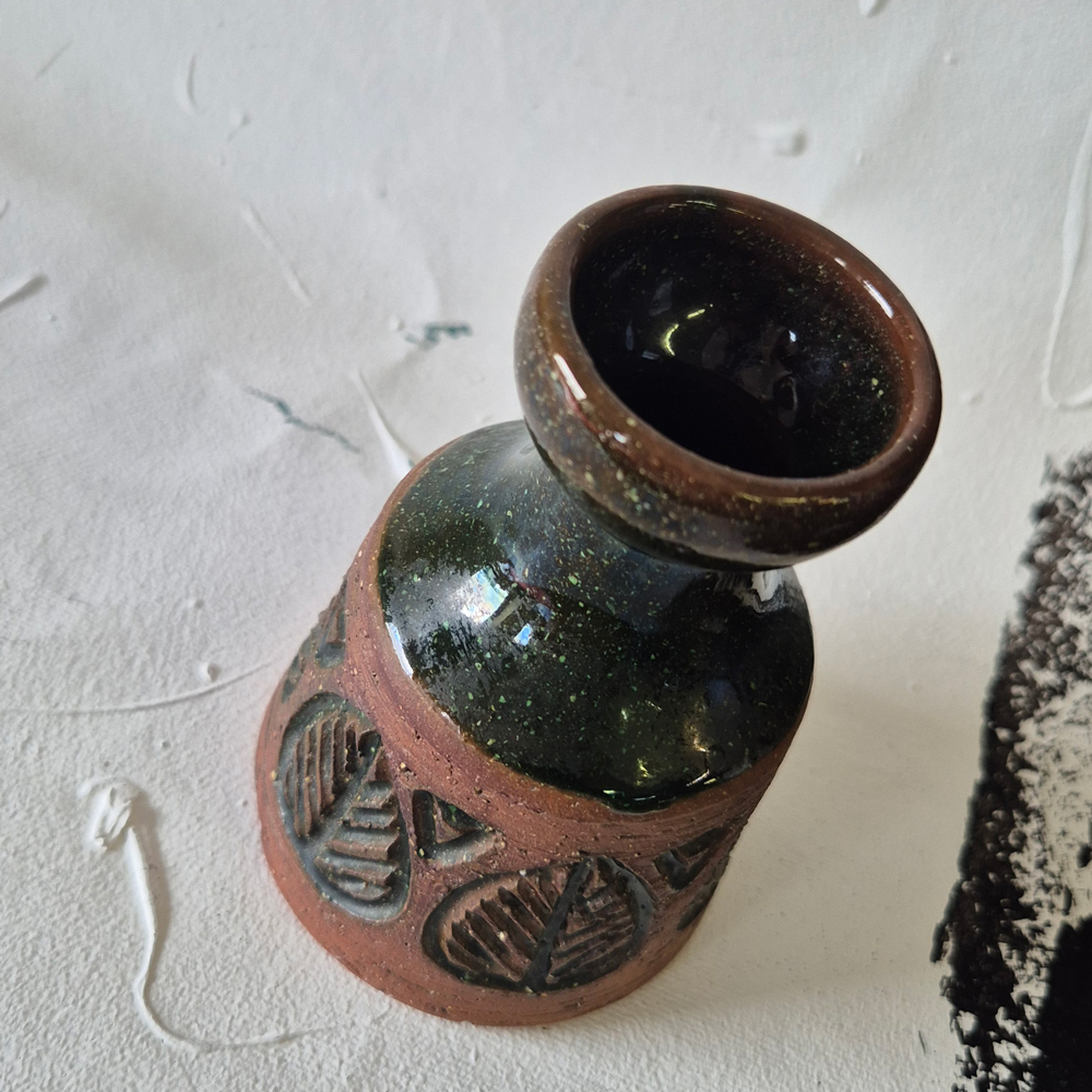 vintage VAS,  brun grov lera och grön glasyr, Laholm keramik, h 11 cm  - 2