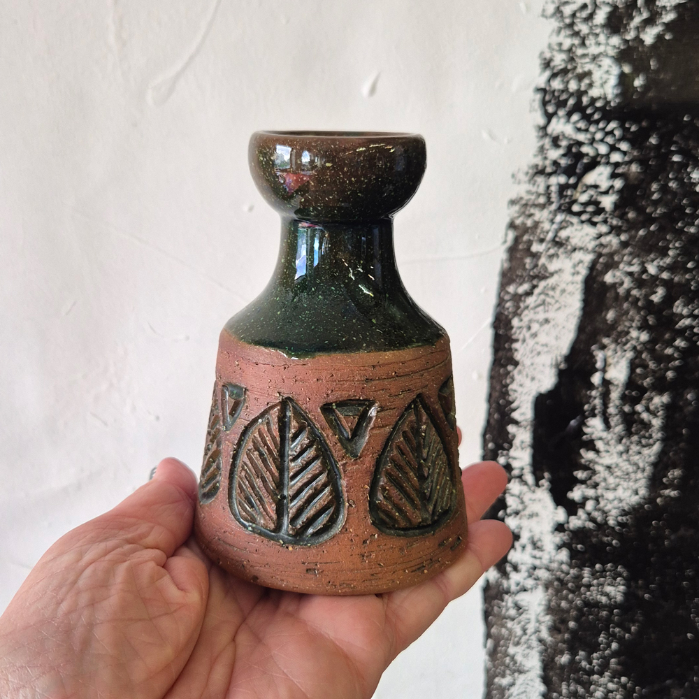 vintage VAS,  brun grov lera och grön glasyr, Laholm keramik, h 11 cm  - 4