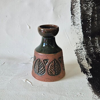 vintage VAS,  brun grov lera och grön glasyr, Laholm keramik, h 11 cm 