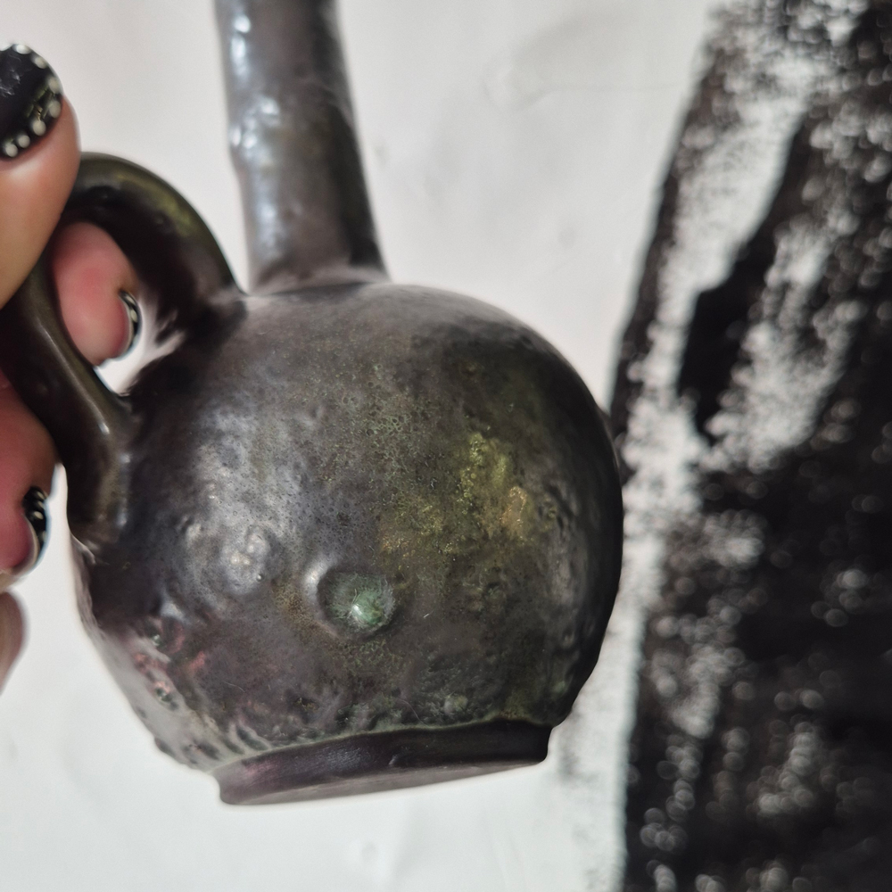 vintage VAS med hänkel, svart-grön metallisk glasyr, h 17,5 cm  - 6