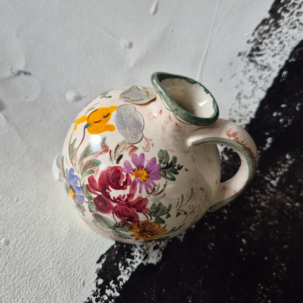 vintage VAS/KANNA med hänkel, blommönstrad, h 10 cm  - 2