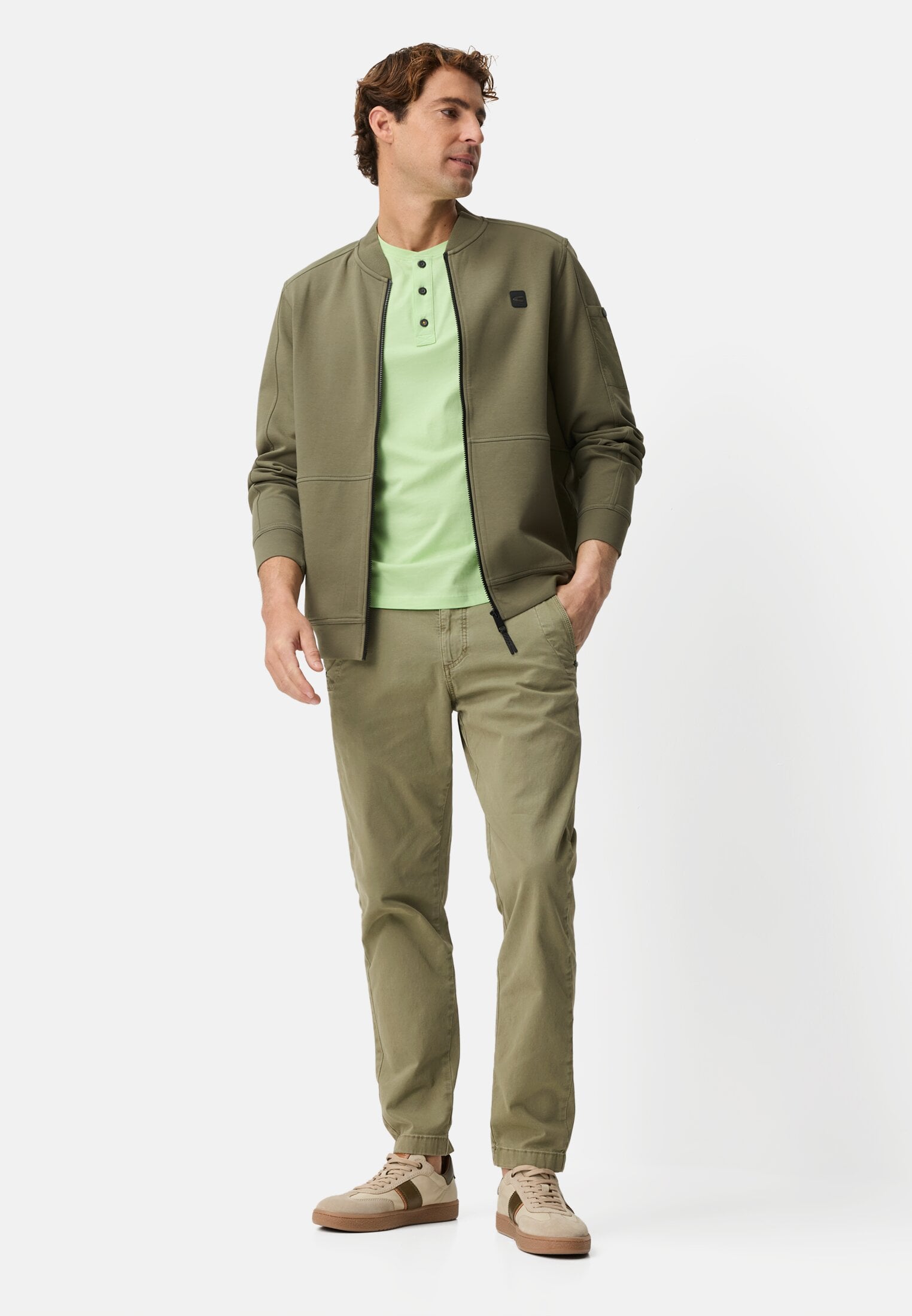 Gröna chinos långa  storlekar 250-256 från camel active. - 4