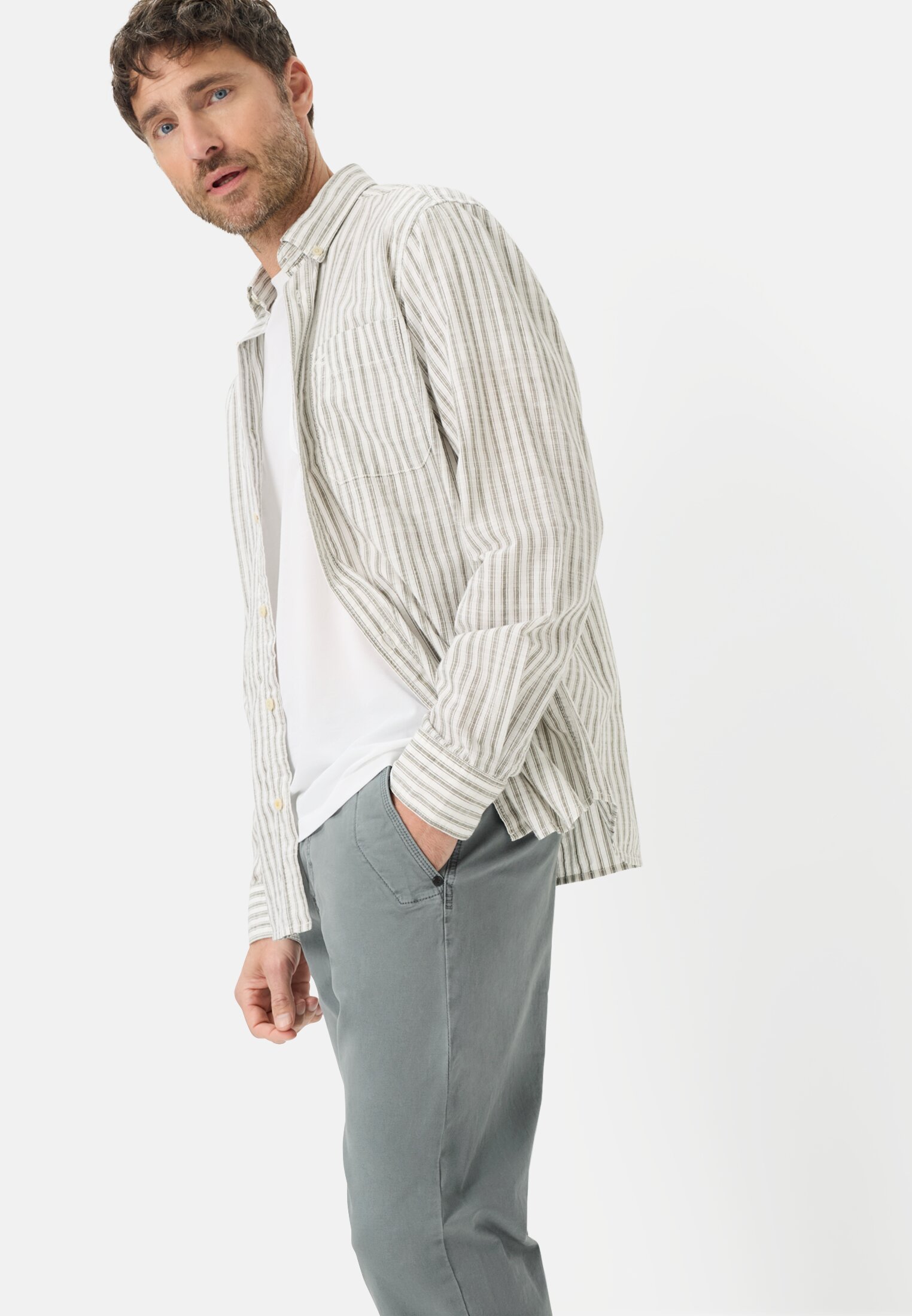 Blåa chinos långa  storlekar 250-256 från camel active. - 2