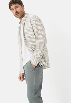 Blåa chinos långa  storlekar 250-256 från camel active.