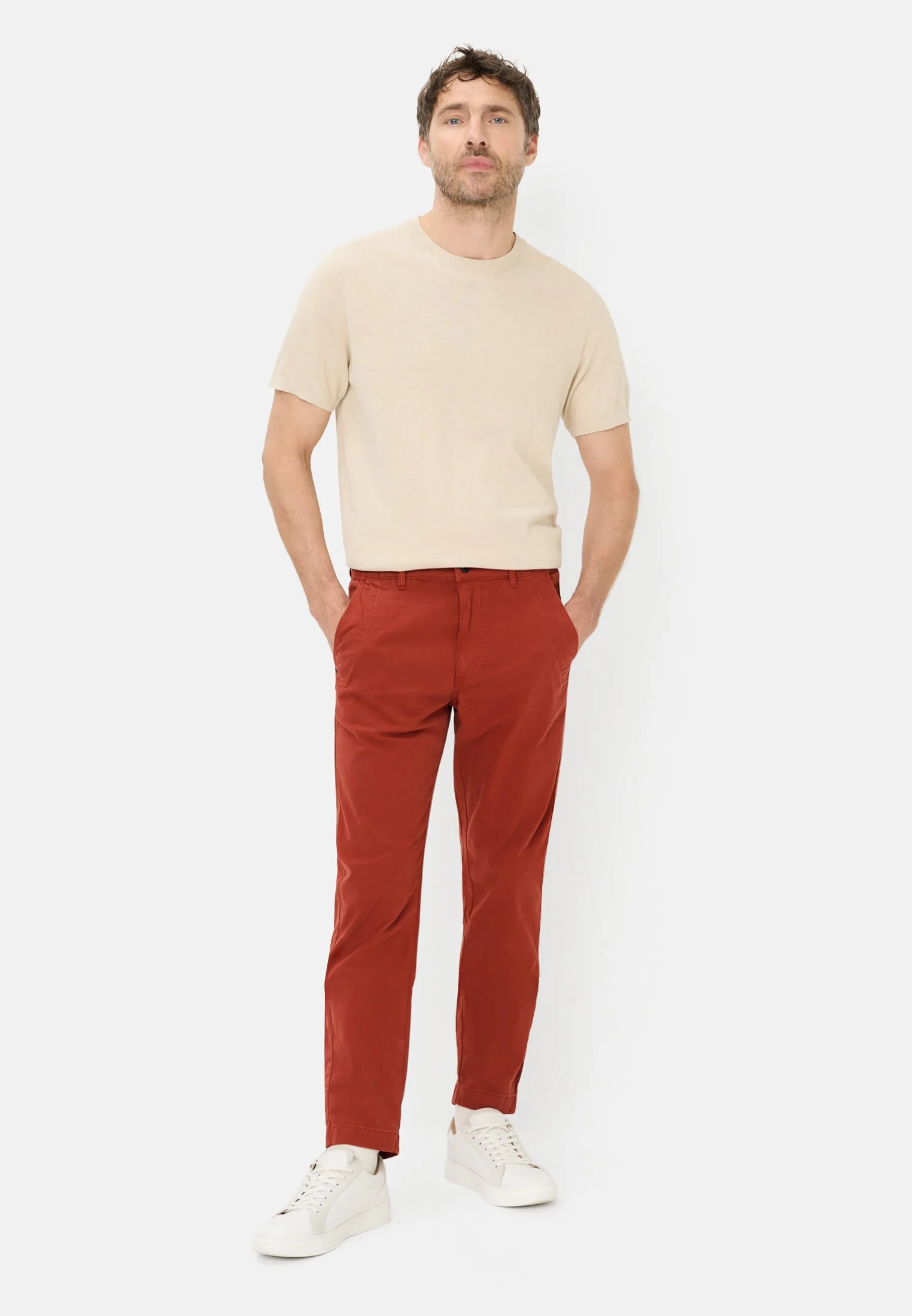 Röda chinos  långa  storlekar 250-256 från camel active  - 5