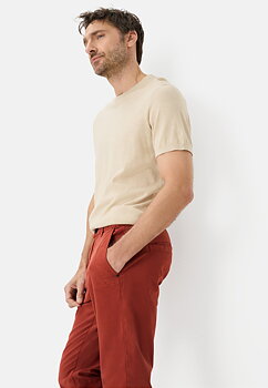 Röda chinos  långa  storlekar 250-256 från camel active 