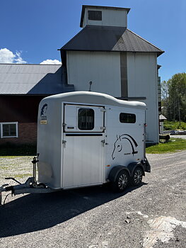 Hästtransport CHEVAL LIBERTÉ TOURING 2018(Finns i lager) (FRI frakt)
