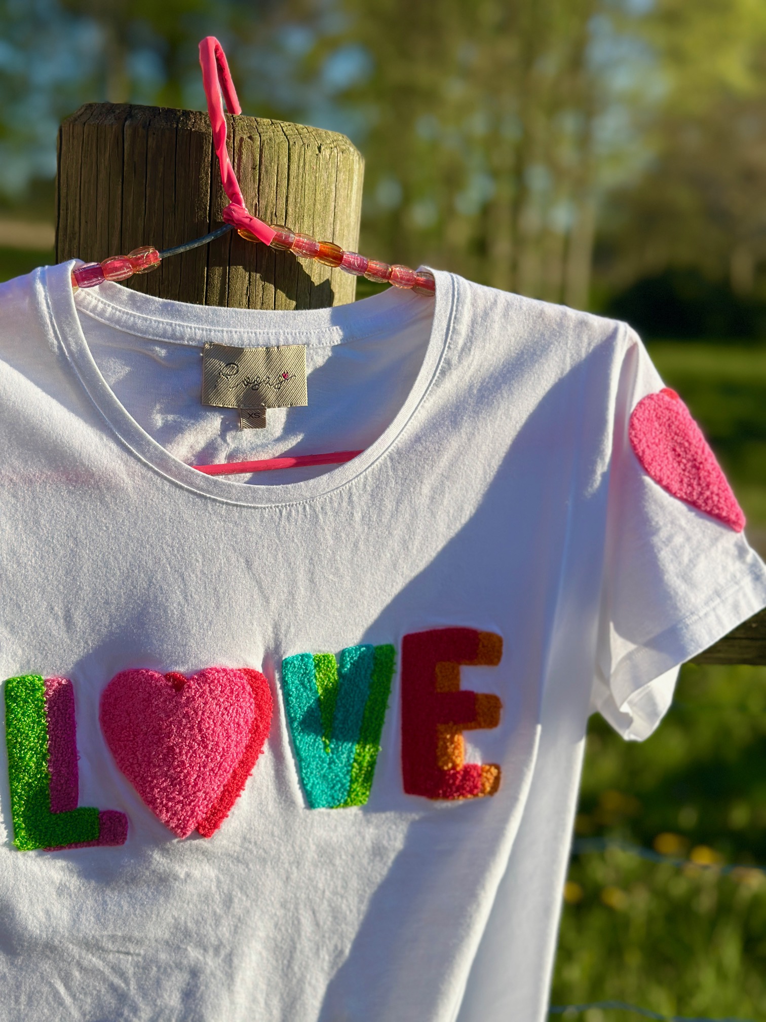 Is-T-shirt love NEW white double multi color embrodery