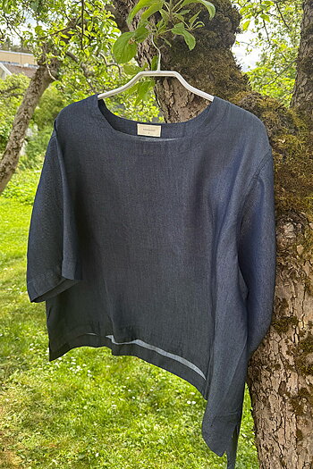 Movesgood - Boo Lyon Blouse Dark Denim Blue