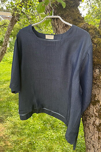 Movesgood - Boo Lyon Blouse Dark Denim Blue