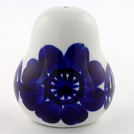 Gunvor Olin-Grönqvist (Köökki 1960) Rounded Shaker with Hand-Painted Blue Flower Decor 6 cm
