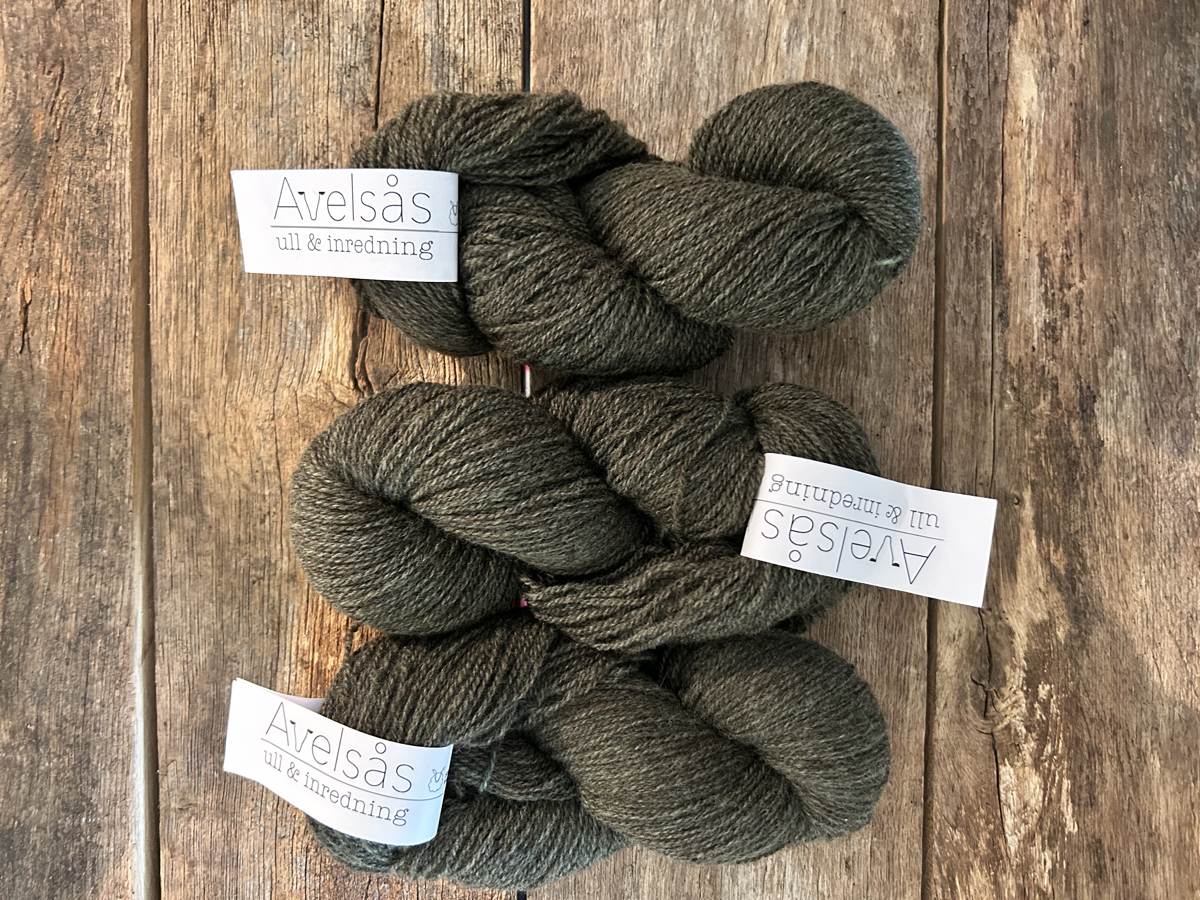 Autumn green 2-ply hand-dyed Fine Wool yarn