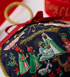 Nativity broderat julgranspynt