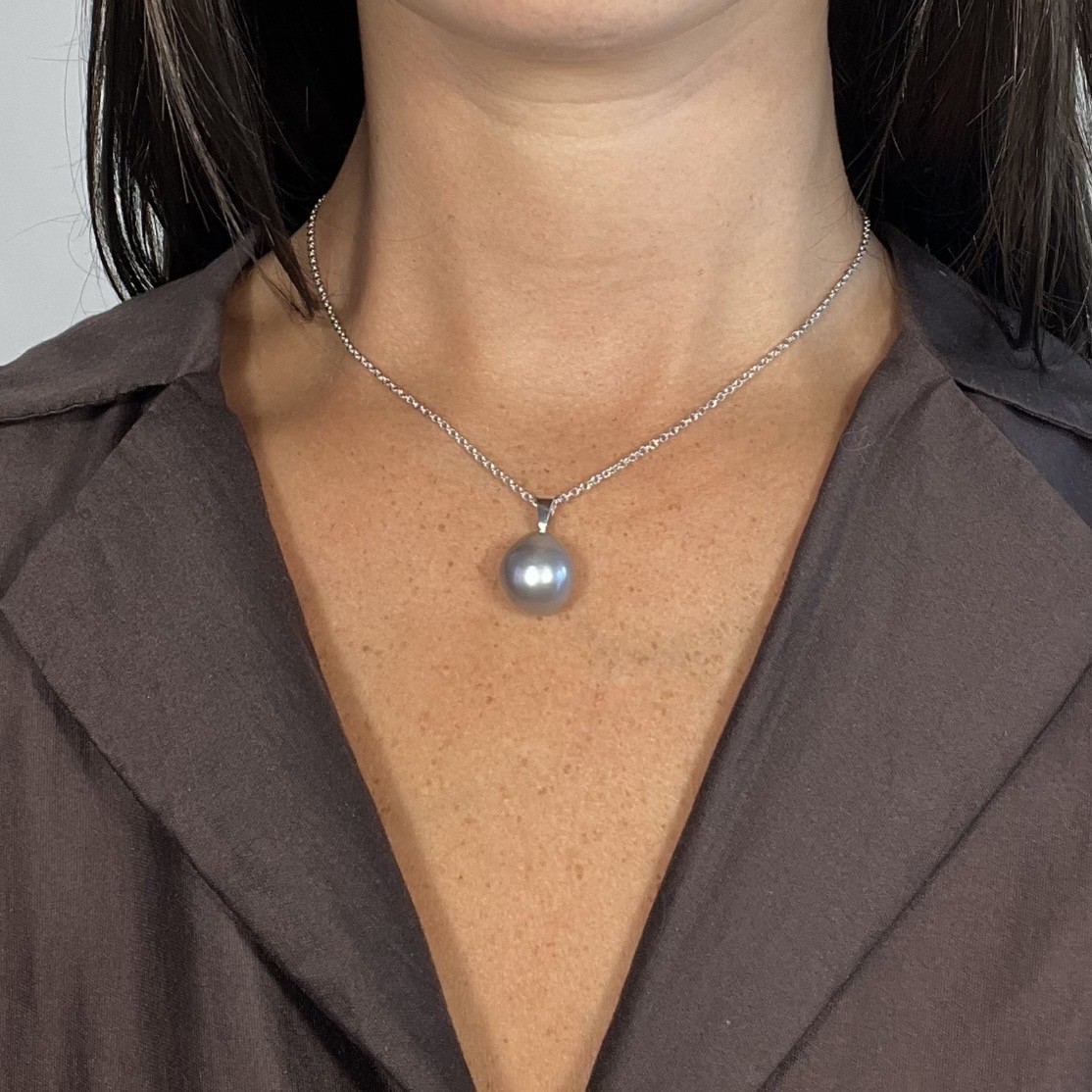 Hänge grå sötvattenspärla 12 mm silver