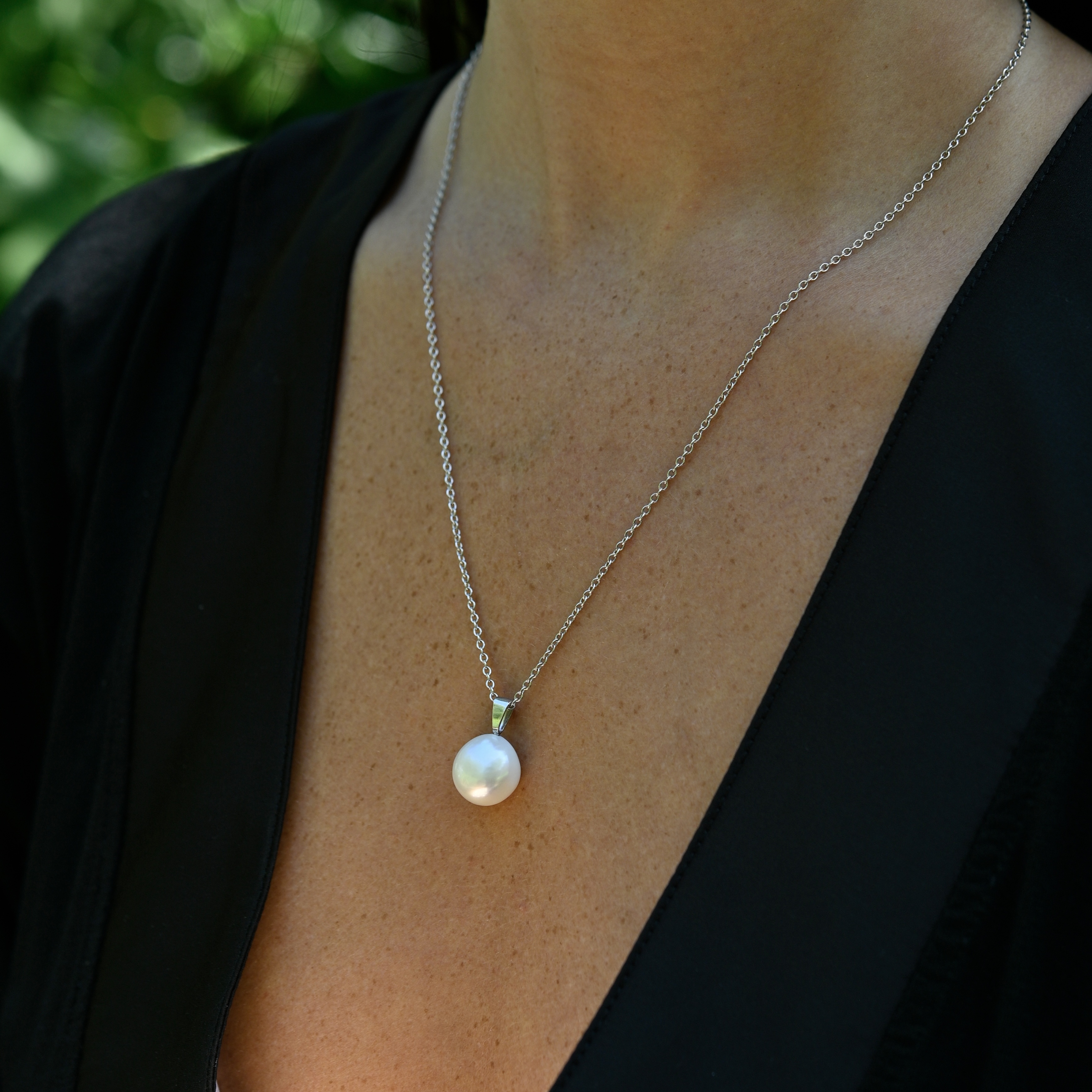 Hänge vit sötvattenspärla 12 mm silver