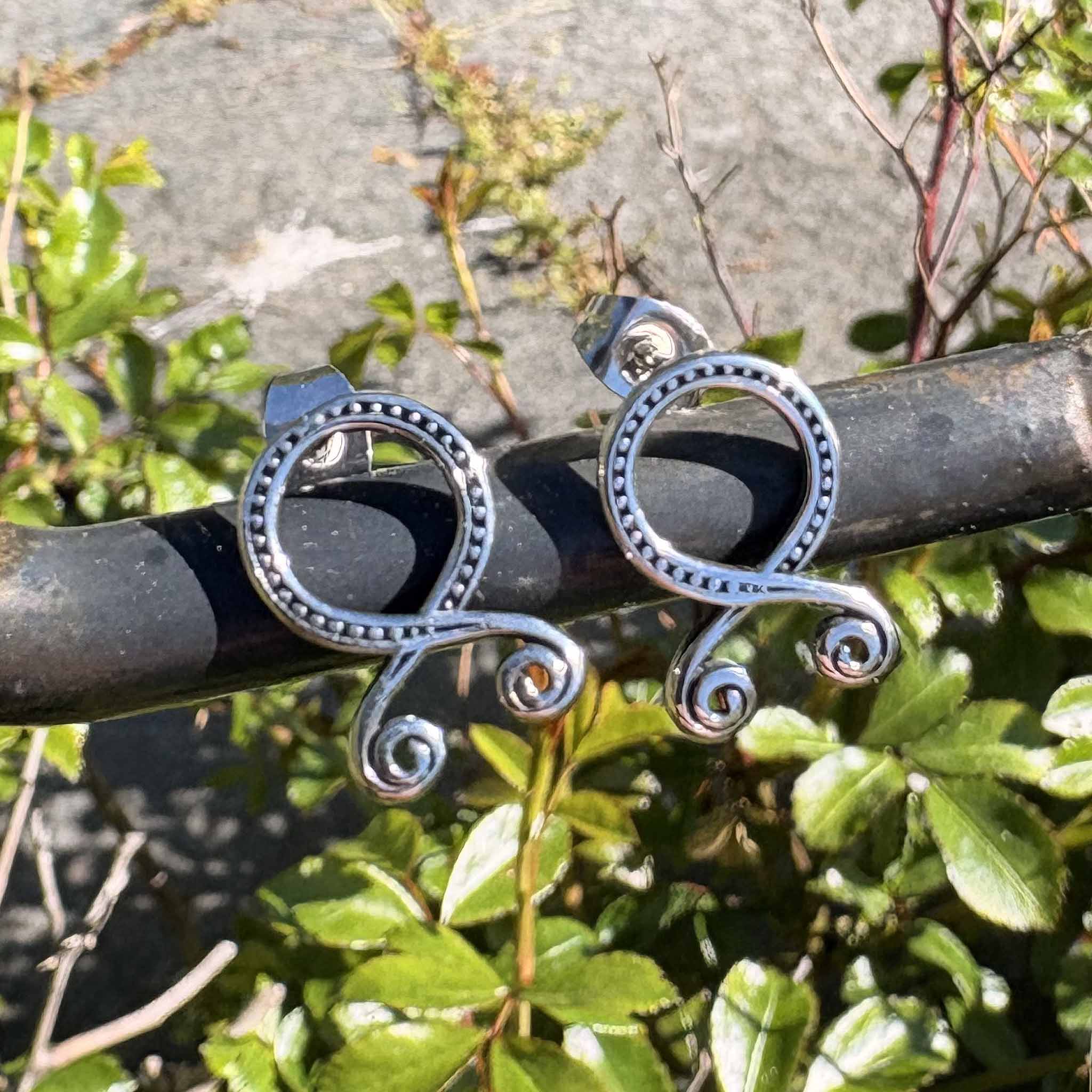 Trollkors örhängen rostfritt stål