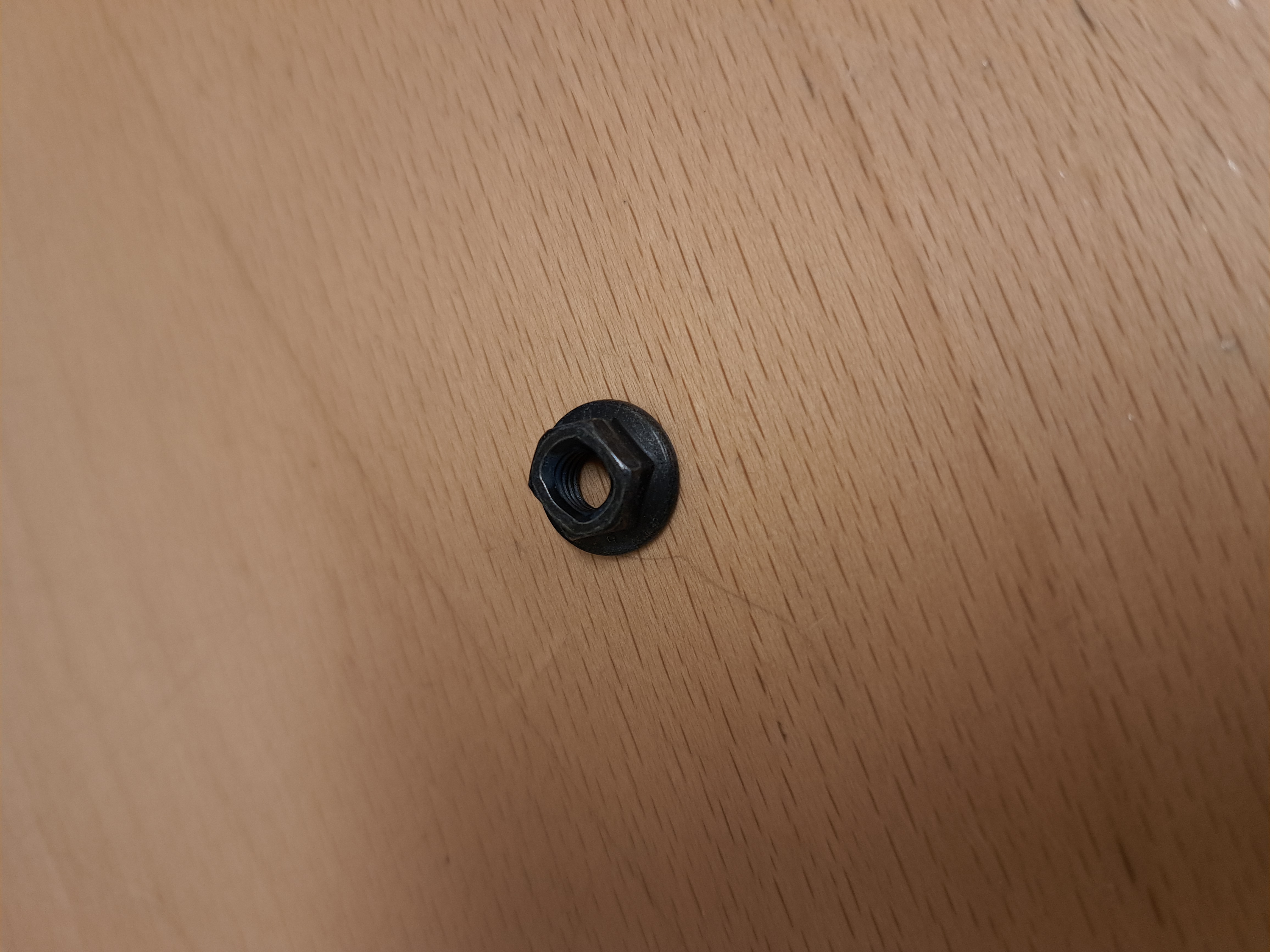 Flange lock nut