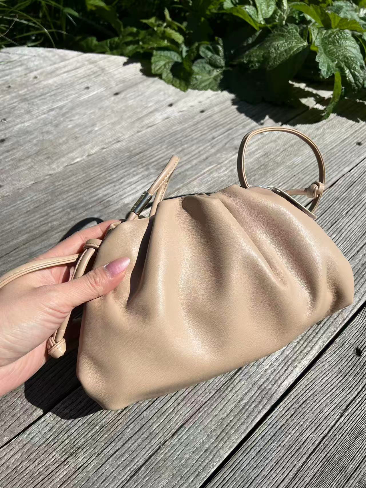 BOW19 Dumpling Bag Beige - 4
