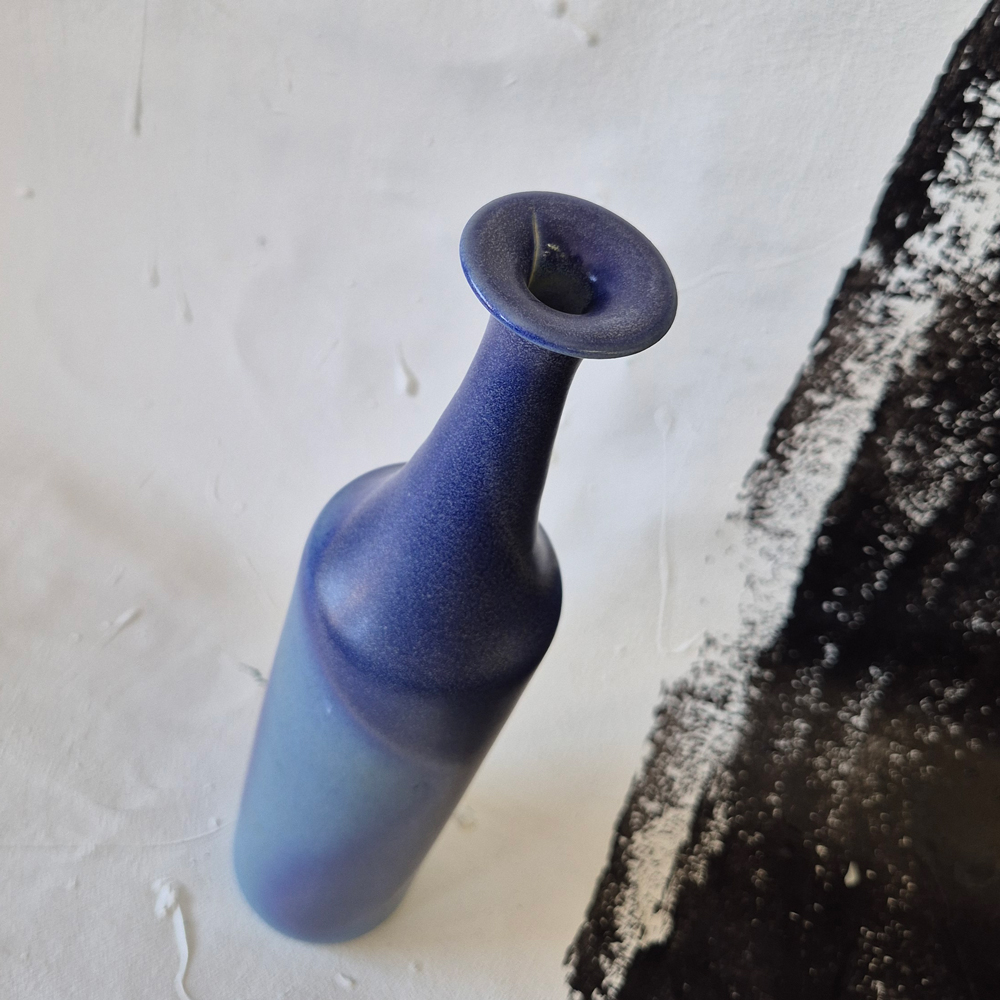 vintage VAS blå toner, Kjell Andersson för Gabriel keramik,  h 28,8 cm  - 2