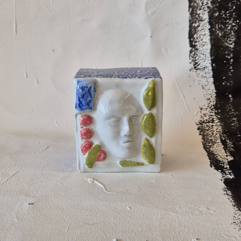 vintage SKULPTUR, ansikte och mönster i klarblått, , Kjell Janson Mora , h 10,5 cm  - 2