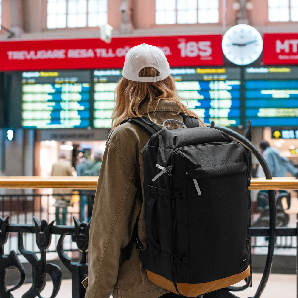 Stöldsäker reseryggsäck - PACSAFE GO 44L anti-theft carry on backpack black - 11