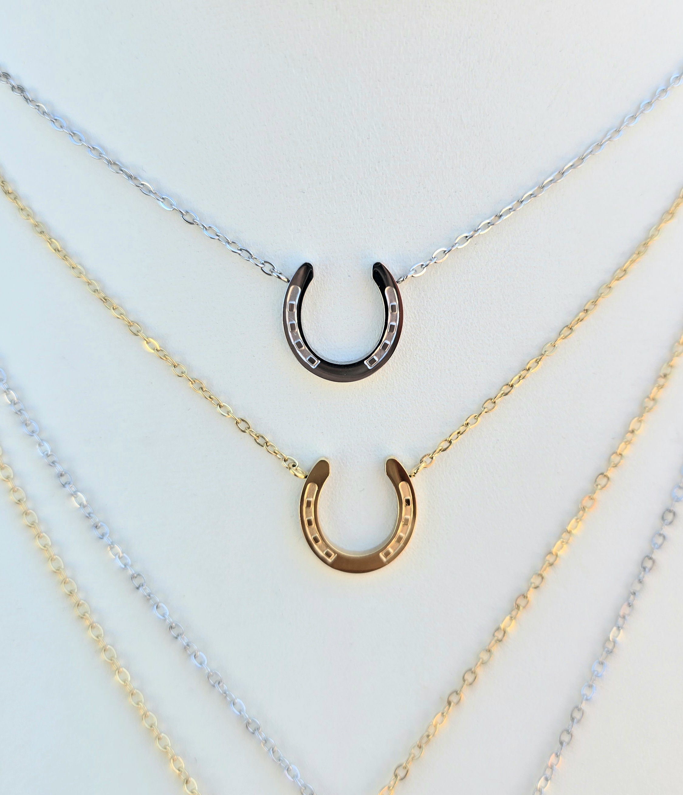 Horseshoe Necklace Gold - 4