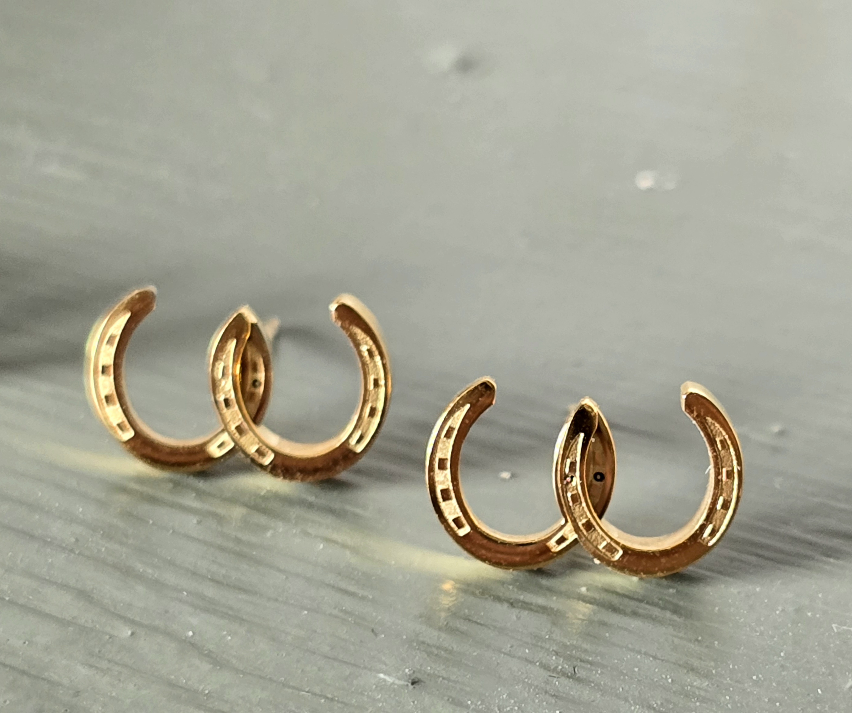 Small Horseshoes Gold - 3