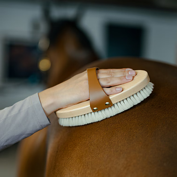 BORSTIQ GOAT HAIR BRUSH WITH LEATHER STRAP L