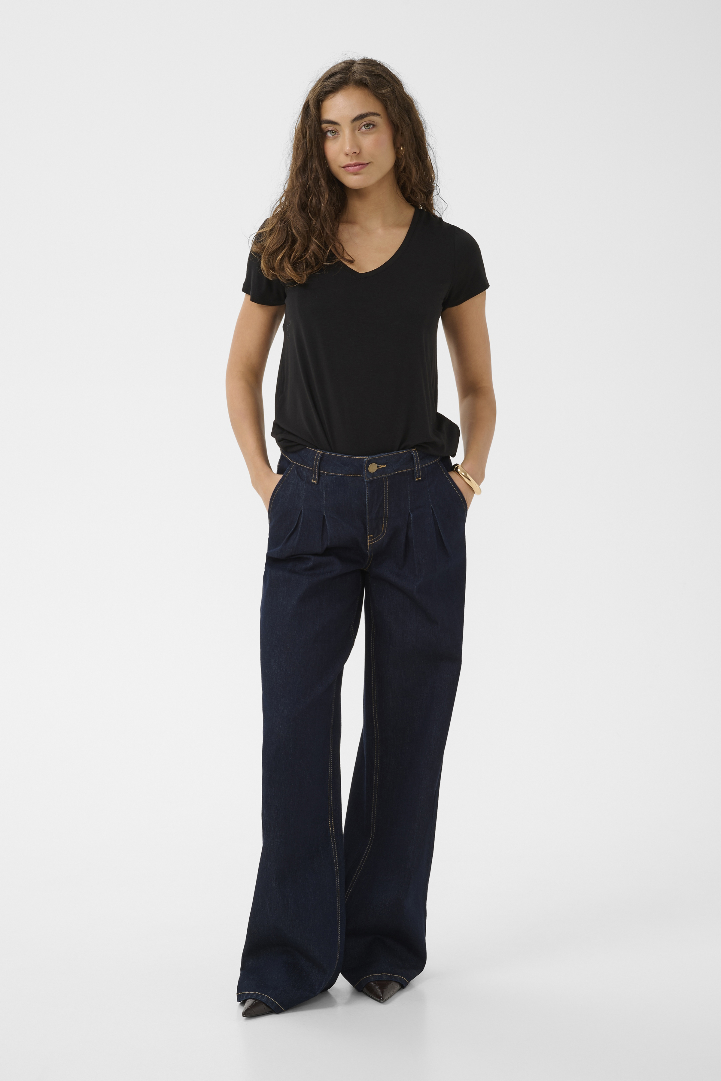 CUpoppy V-neck T-Shirt Black - 4
