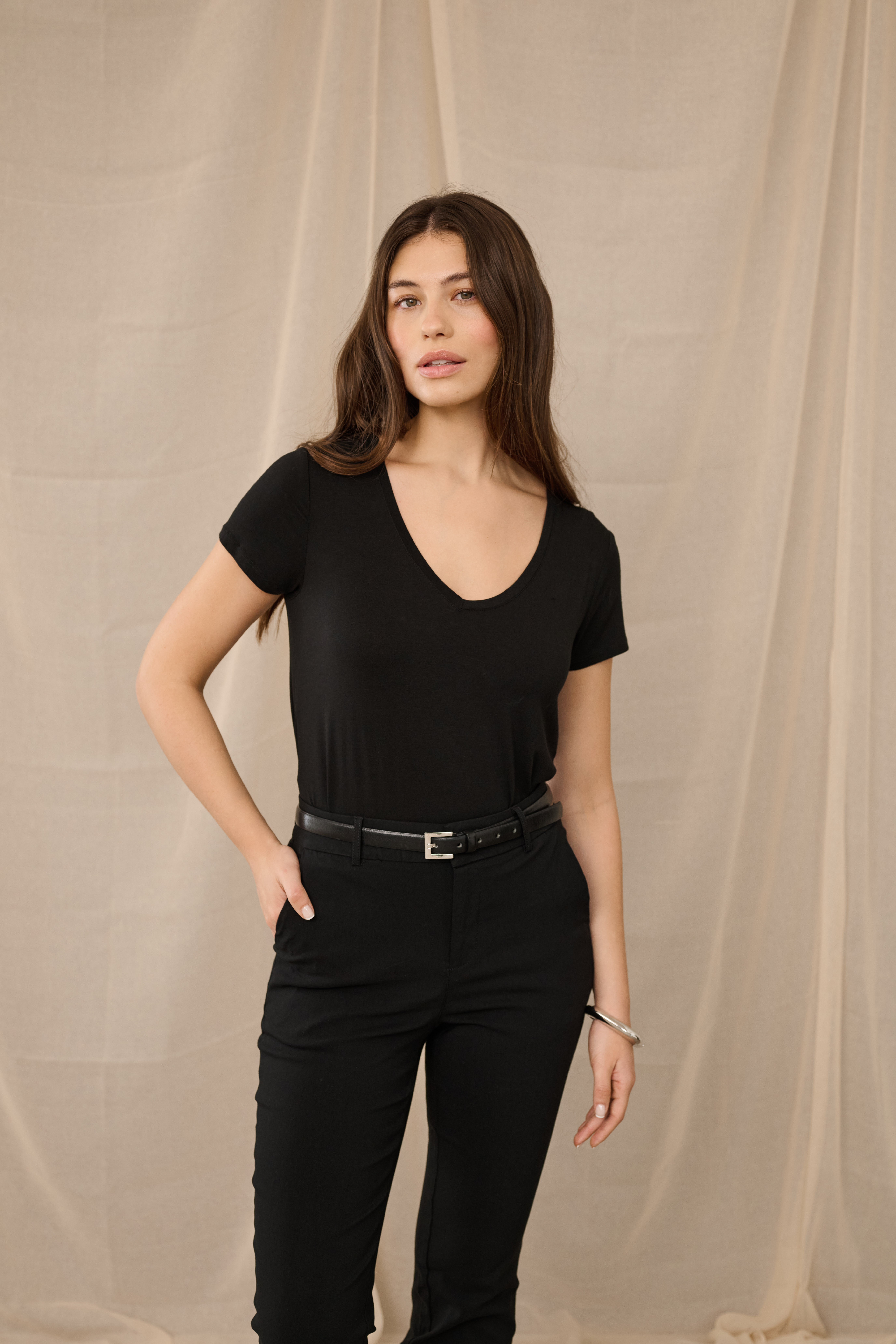 CUpoppy V-neck T-Shirt Black - 8