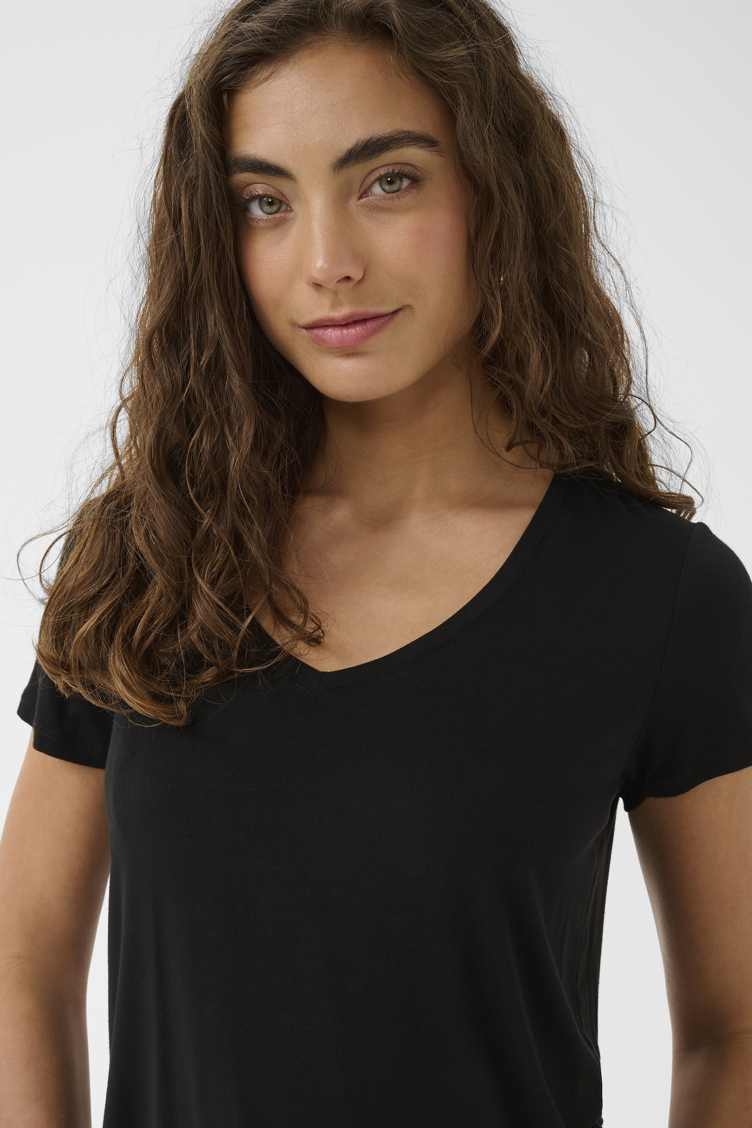 CUpoppy V-neck T-Shirt Black - 3