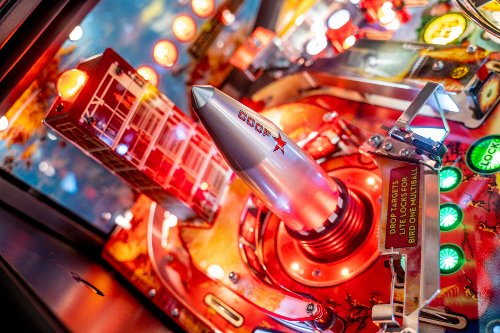 James Bond PRO - Stern Pinball  - Contact for availability - 8